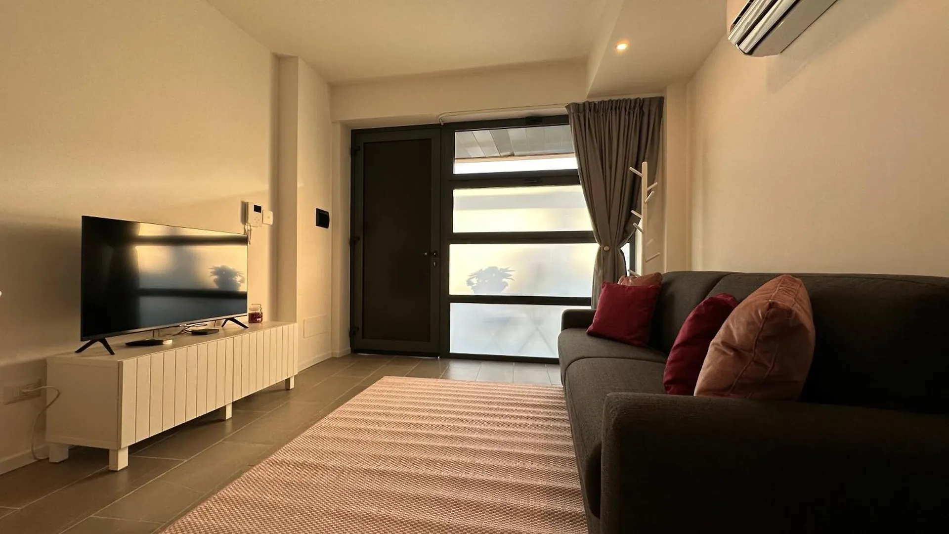 Caseospitali - Casa Navigli Watt, Vicino Al Naviglio, Originale E Luminoso Bilocale Per 4 Con Tutti I Comfort Milano 0*,  İtalya